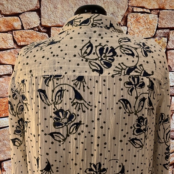 Marketplace Handiwork of India floral block print cotton button down tunic 1X-2X - Picture 5 of 7